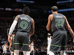 明尼苏达森林狼训练开放日，清晨绝杀压哨引欢呼，国王杯在即，身体对抗强度拉满的简单介绍